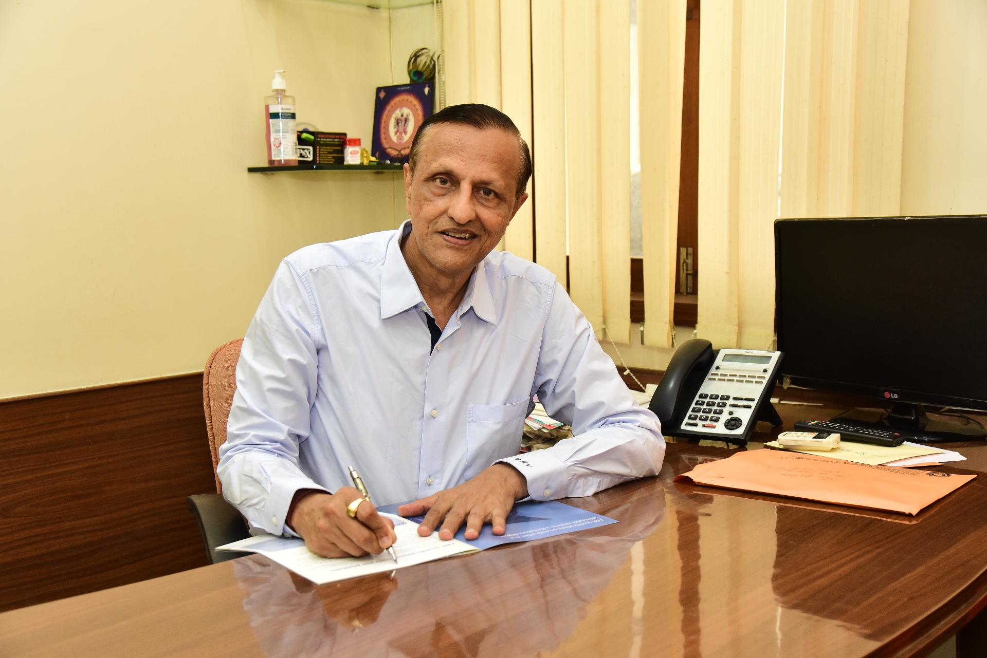 Shri Bharat Valia